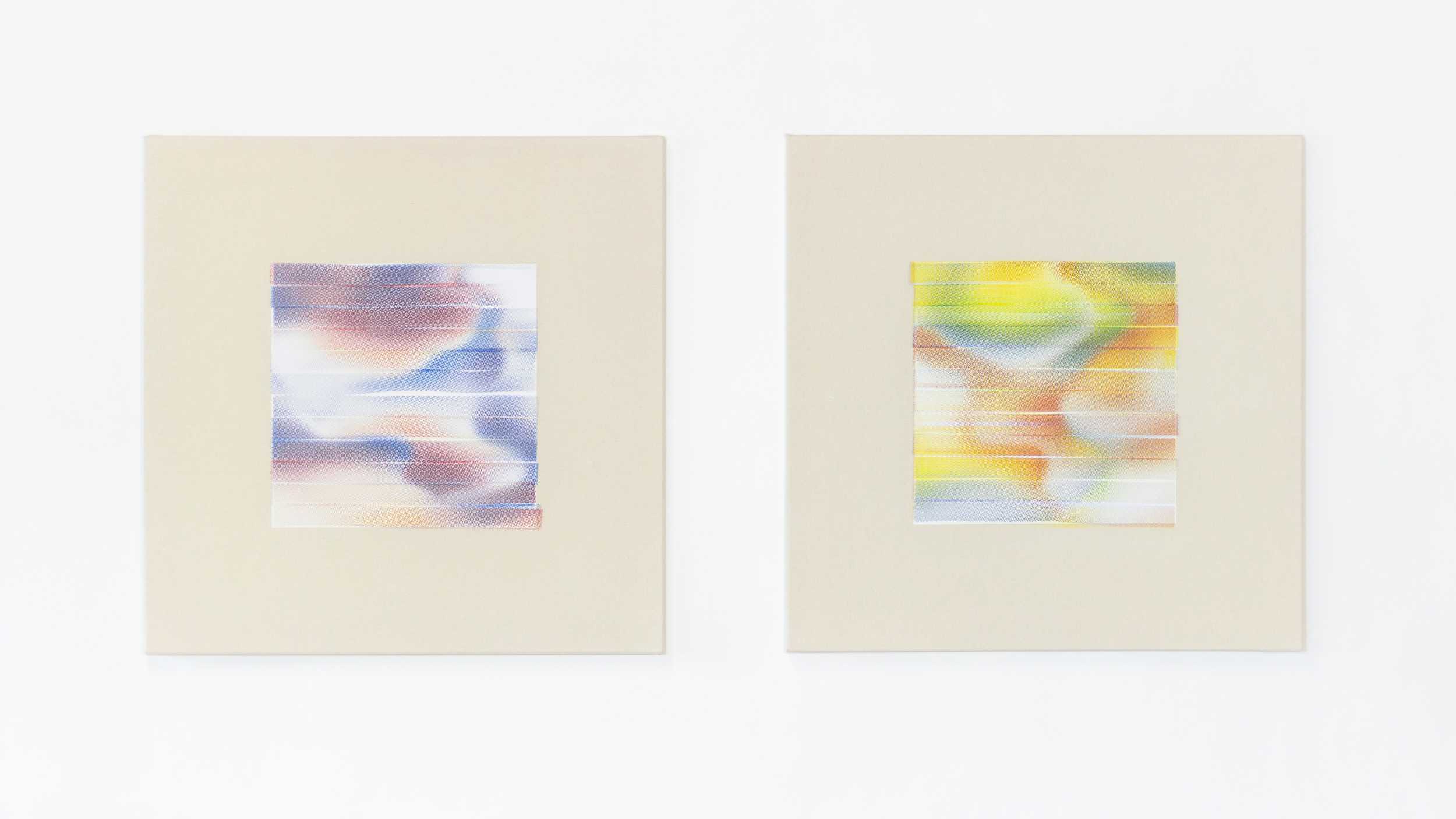 Zwei Leinwände mit einer abstrakten, im Halbtonverfahren gedruckten Textur